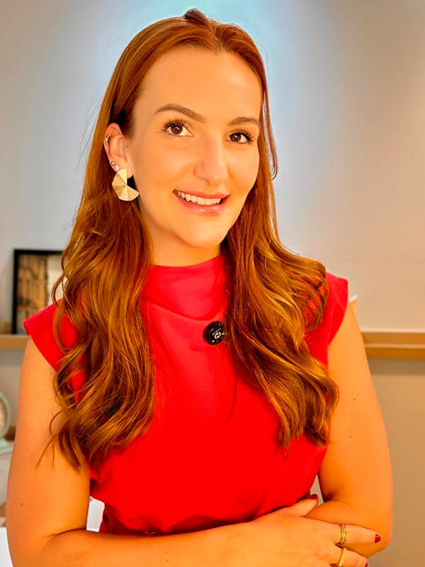 Dra. Stéfany Delcastanher Karkuszewski